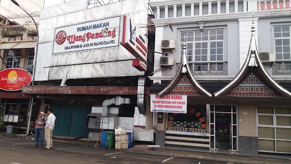 Ujung Pandang Restaurant - Seafood & Grilled Chicken 1
