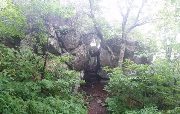 Balance Rock (or the 'Guillotine') 5