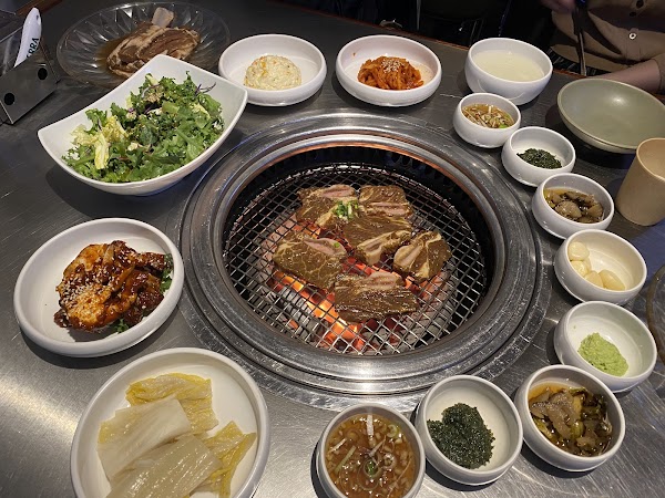 청기와타운 신사역점 3