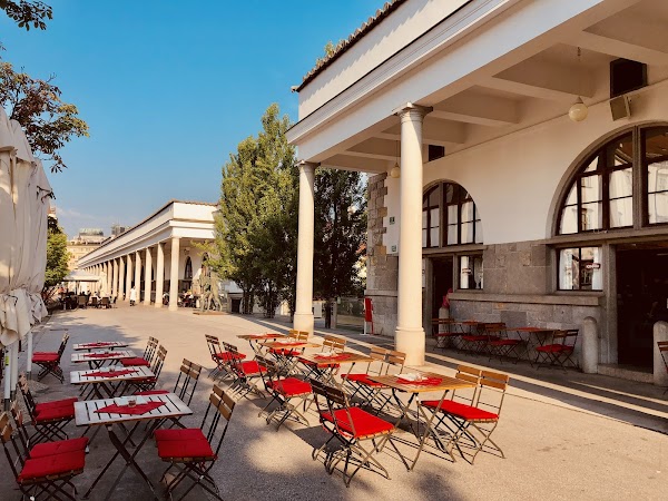 Kodila Gourmet & Bistro Market