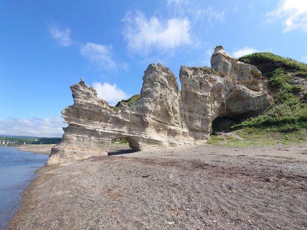 Go-through Rock 1