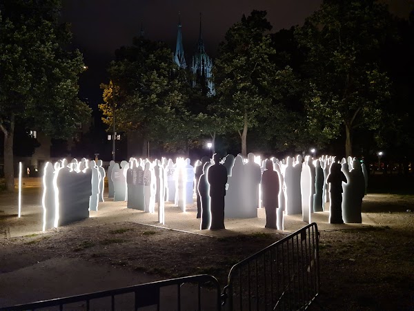 Monument to the Oktoberfest bombing victims in 1980 5