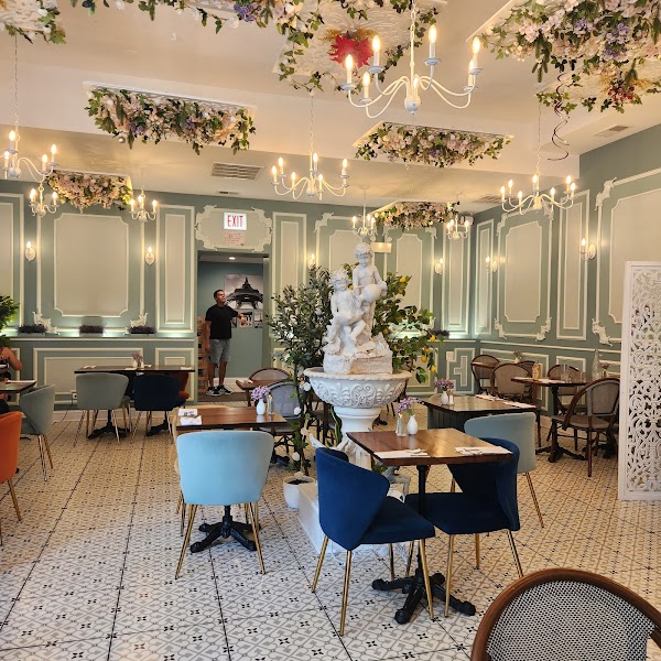 Maison Parisienne - French Café Armitage Ave 4