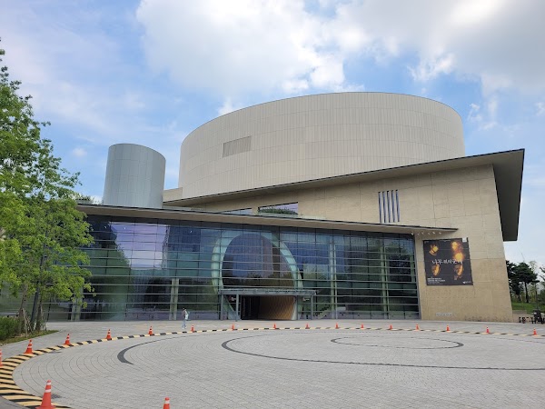 LG Arts Center 4