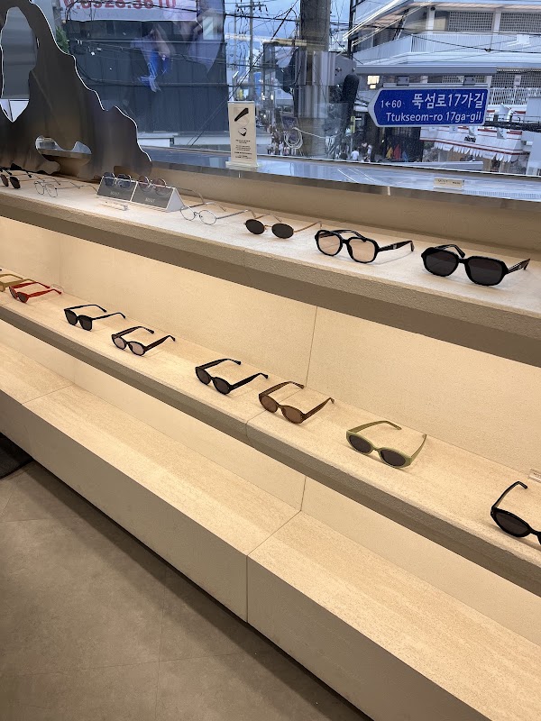 뭍 성수 플래그쉽 스토어(MUUT SEONGSU FLAGSHIP STORE) 3