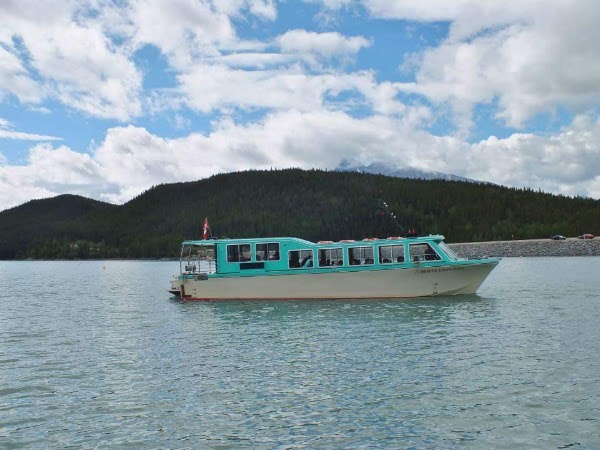 Lake Minnewanka Loop Boat Tour