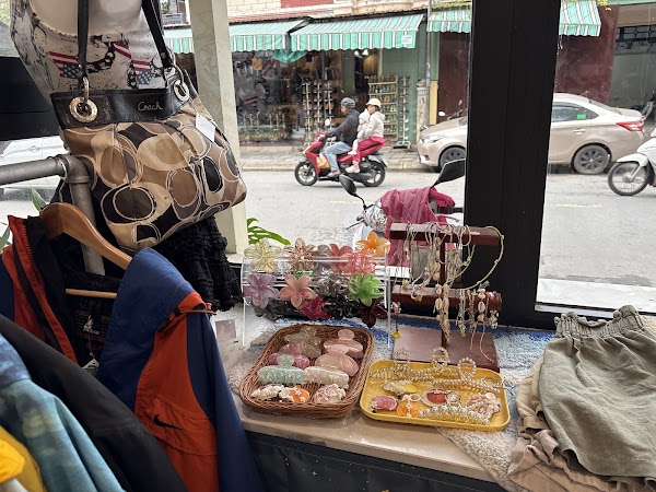 RUSTY VINTAGE 2HAND STORE HỘI AN 3