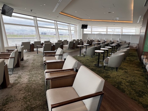 SKY LOUNGE T3 5