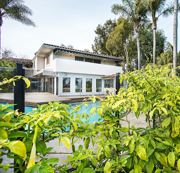 West Beach Inn, a Coast Hotel