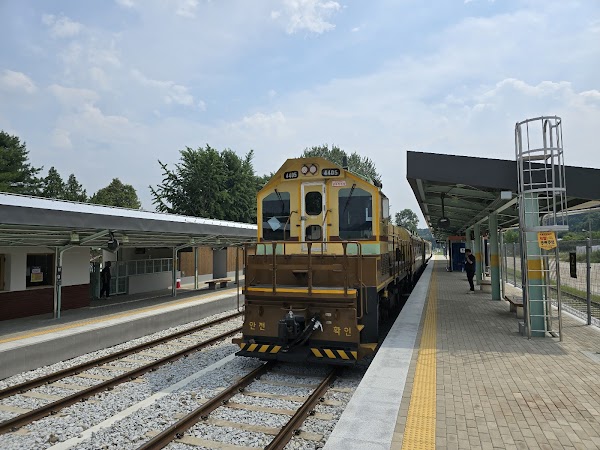 Iryeong Train Station 3