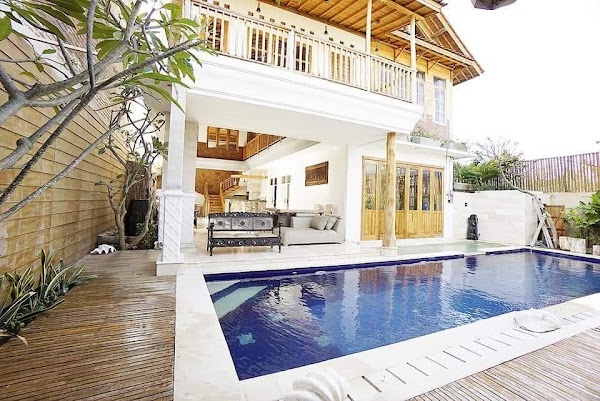 LA PLAYA VILLA