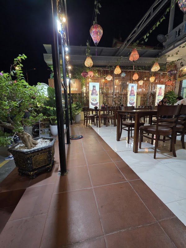 Tree House Cafe & Restaurant 5