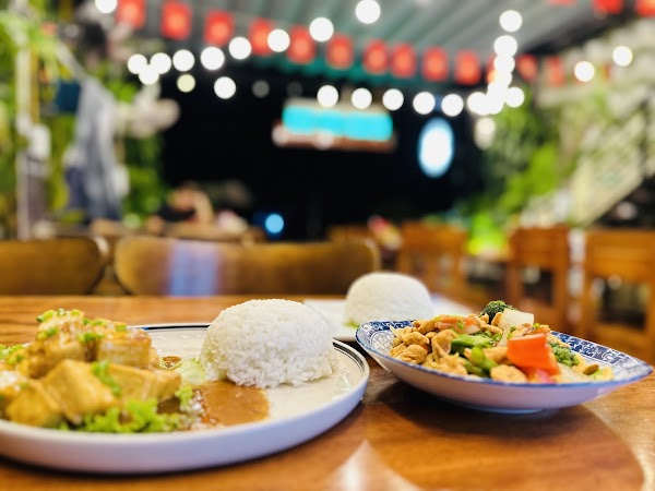 Tree House Cafe & Restaurant 4