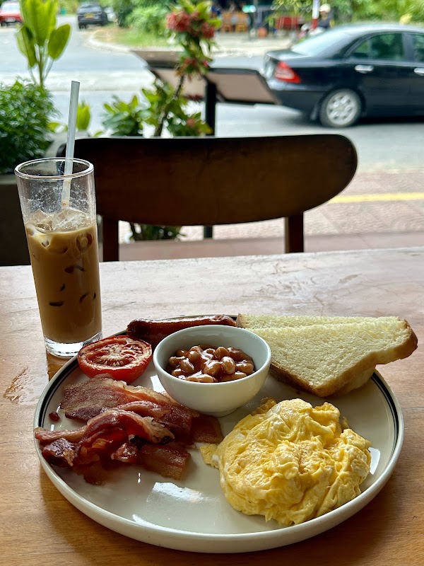 Tree House Cafe & Restaurant 3