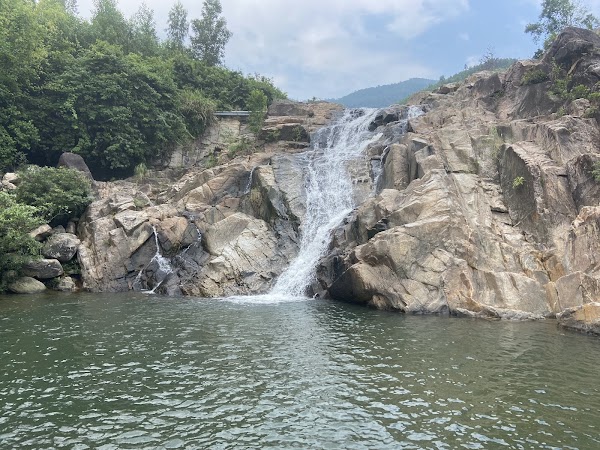 Suoi Mo Waterfall