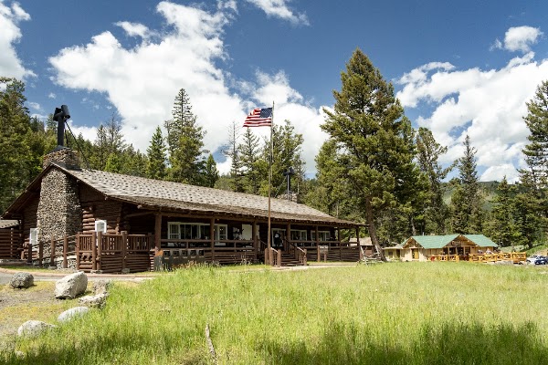 Roosevelt Lodge Cabins 2