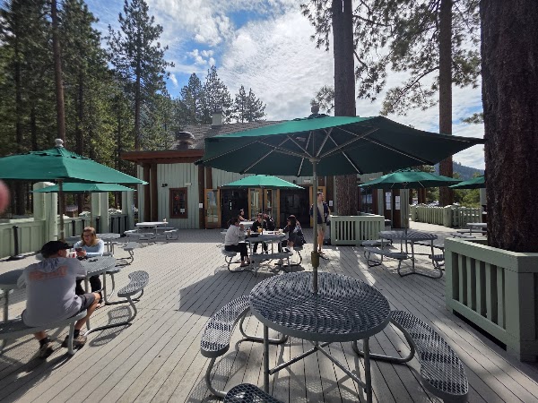 Kokanee Bar & Grill