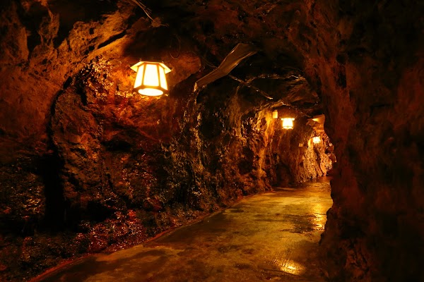 Sandanbeki Cave 1