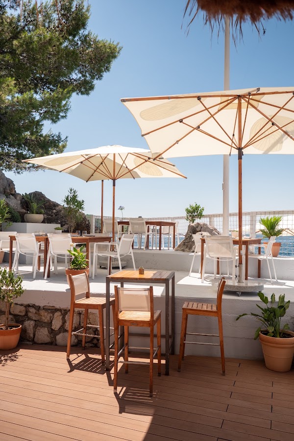 Laguna Beach & Restaurant