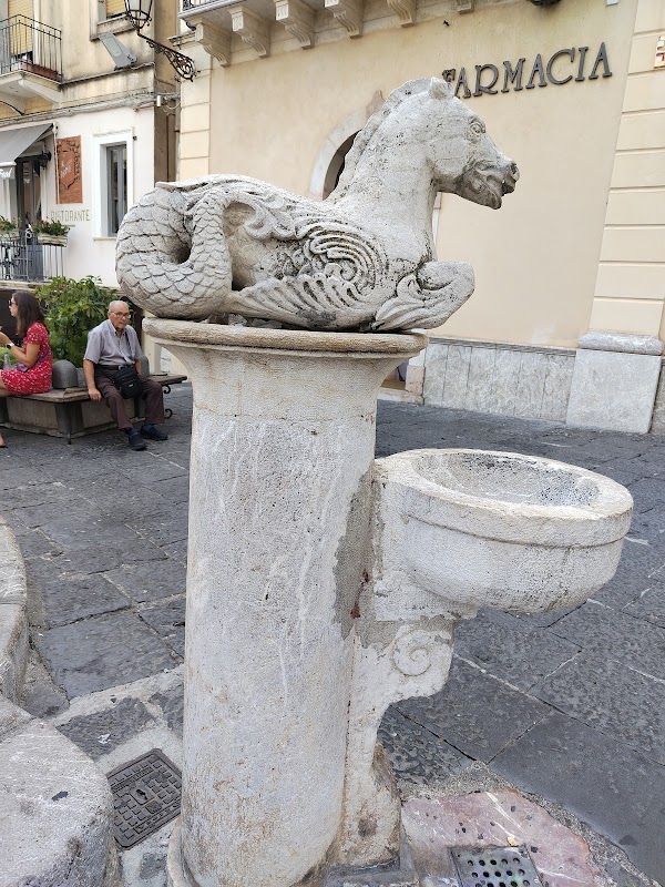 Fontana di Piazza Duomo 5