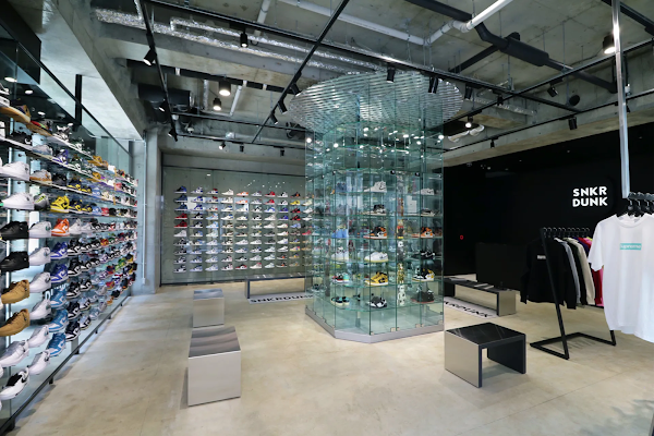 SNKRDUNK OSAKA MINAMIHORIE(スニダン大阪南堀江店) 5