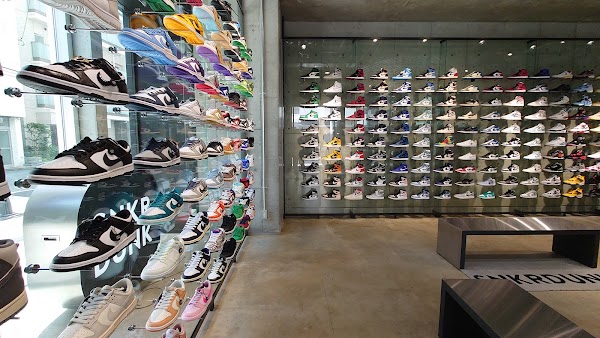 SNKRDUNK OSAKA MINAMIHORIE(スニダン大阪南堀江店) 4