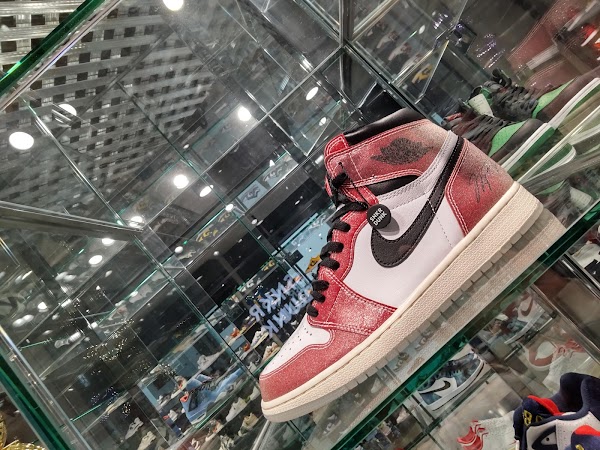 SNKRDUNK OSAKA MINAMIHORIE(スニダン大阪南堀江店) 3