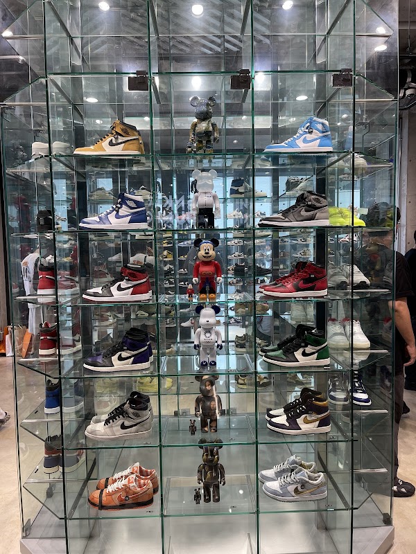 SNKRDUNK OSAKA MINAMIHORIE(スニダン大阪南堀江店) 2
