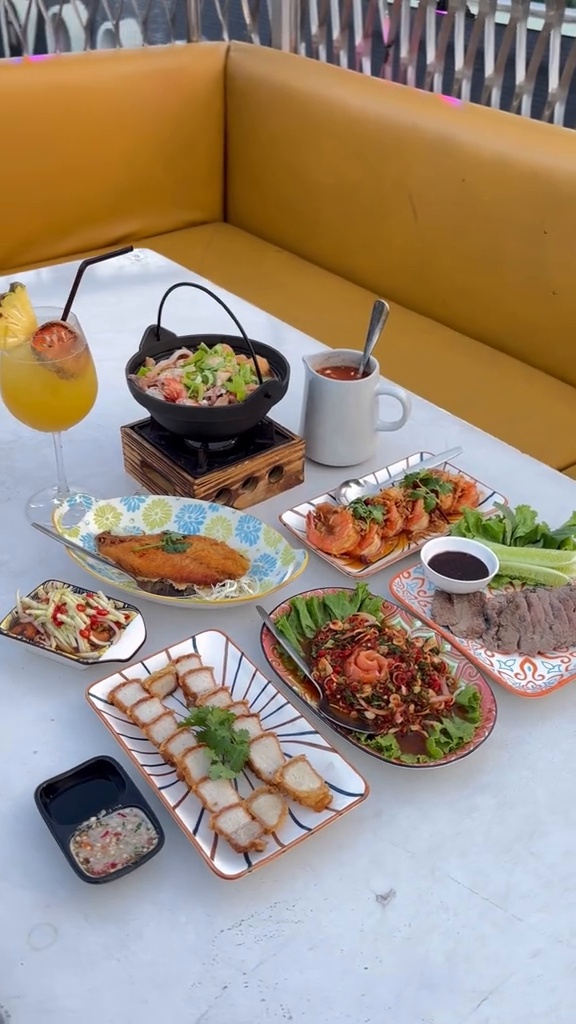 Heaven Rooftop Bar & Lounge 4