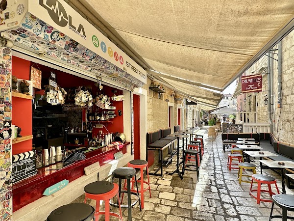LOLA Bar & Street food 4