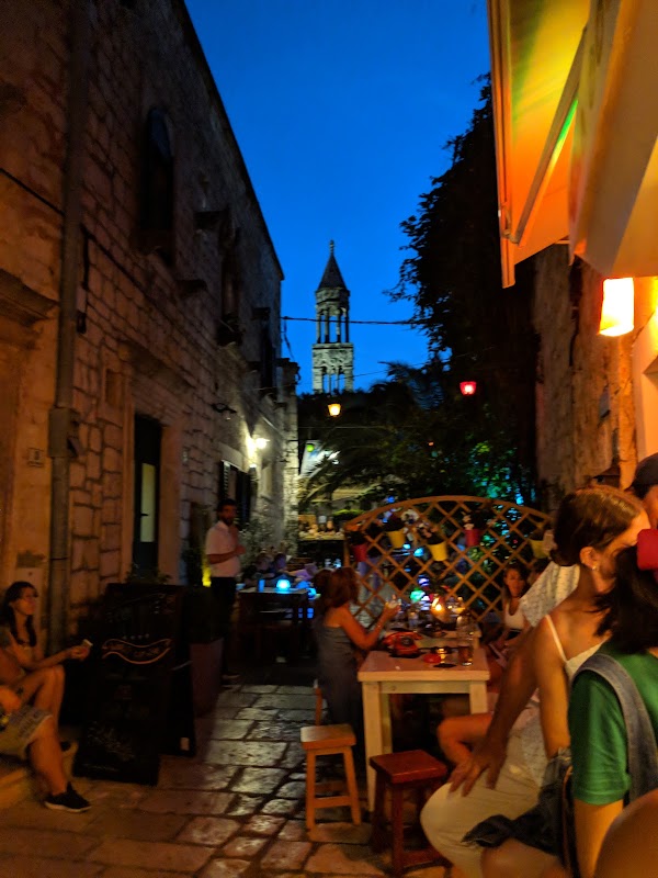 LOLA Bar & Street food 2