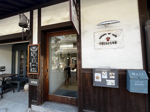 antique et cafe Felicite