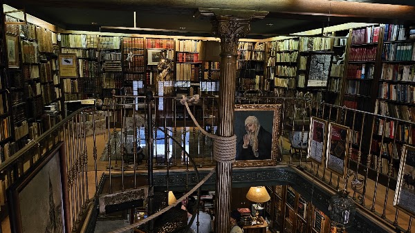 Miguel Miranda Bookstore 4