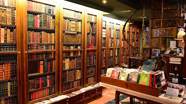Miguel Miranda Bookstore 3