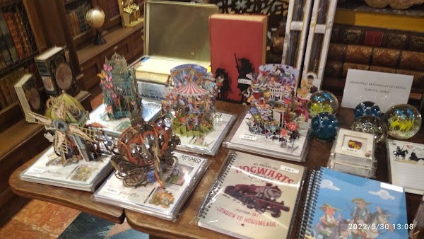 Miguel Miranda Bookstore 2