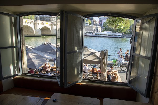 BONNE TABLE SUR SEINE