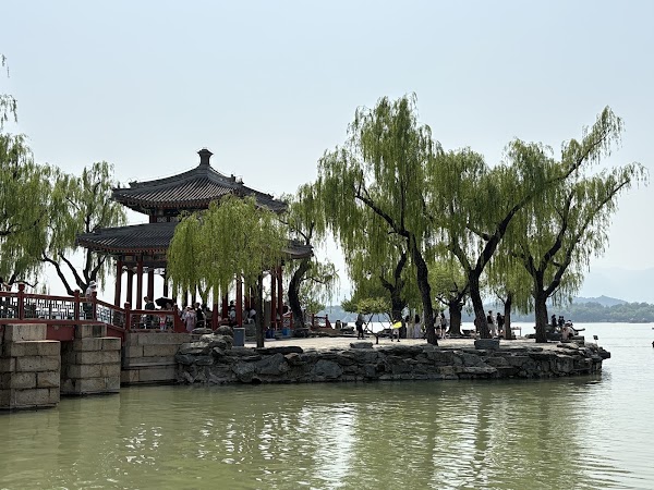知春亭