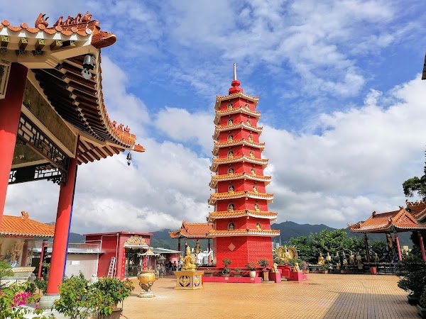 Ten Thousand Buddhas Monastery 4