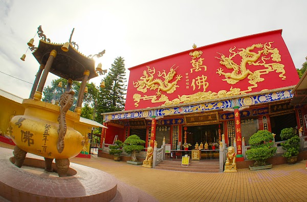 Ten Thousand Buddhas Monastery 3