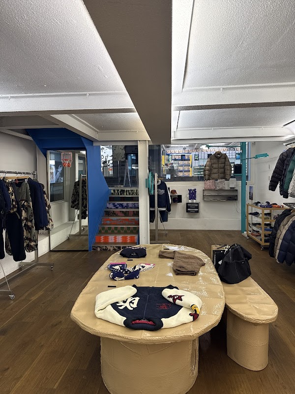 YESEYESEE Hongdae Flagship Store 5