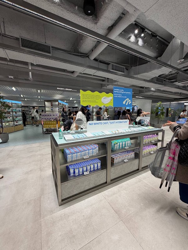 OLIVE YOUNG Central Myeongdong Town Branch 4