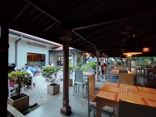 Café on the 5th 3