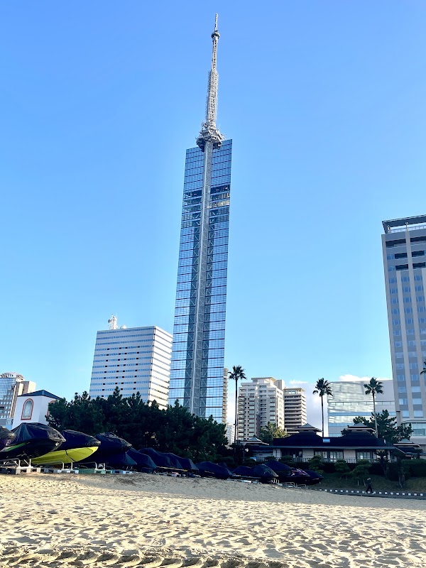 Momochi Seaside Park 4