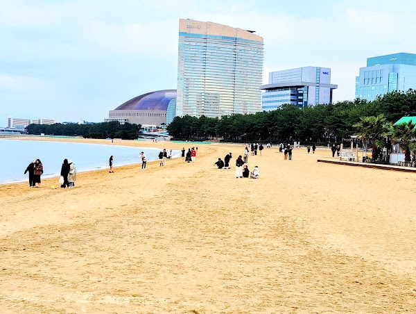 Momochi Seaside Park 2