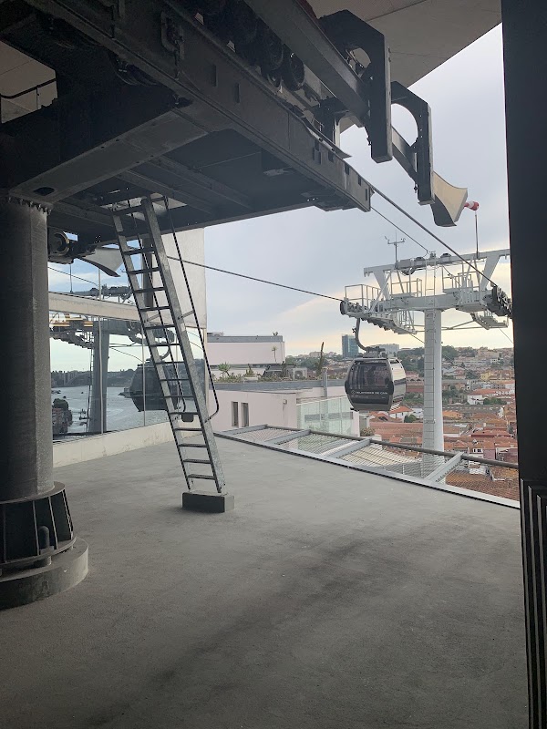 Gaia Cable Car - Jardim do Morro station 2