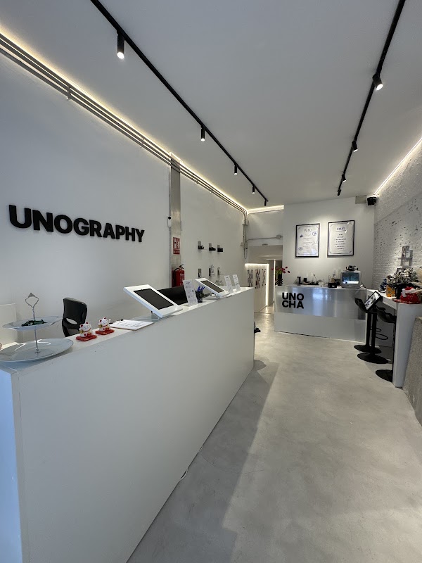 UNOGRAPHY (SELF-PORTRAIT STUDIO)