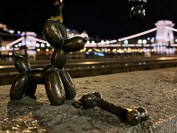 Balloon dog with his bone mini statue by Kolodko 4