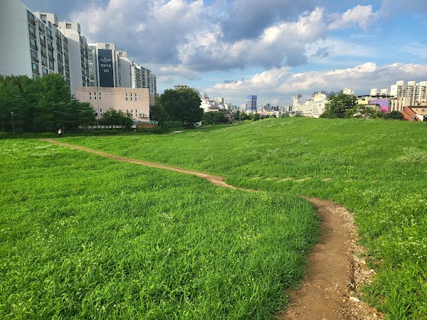 Pungnap-dong Fortress (Pungnaptoseong)