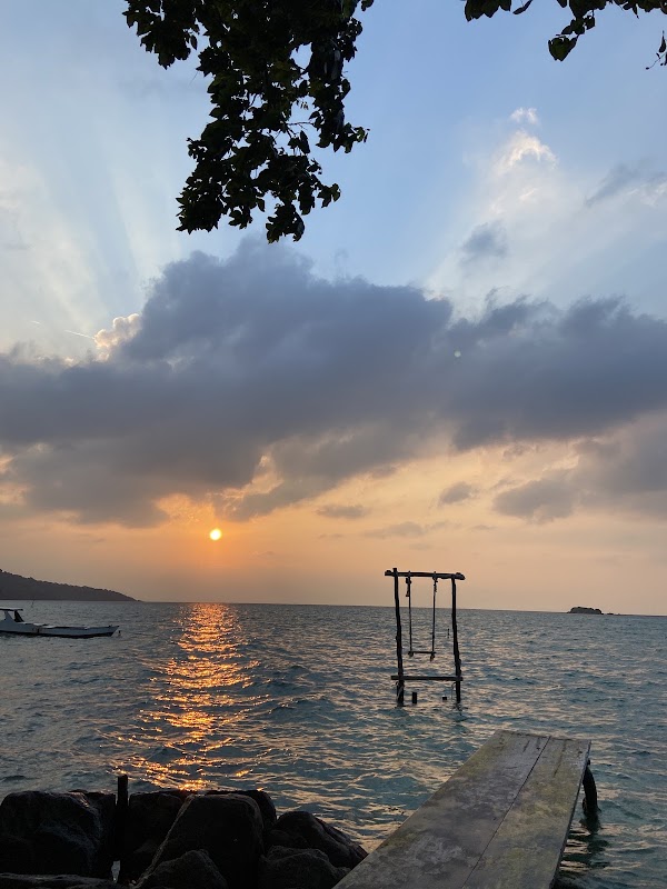 Pantai karina