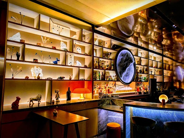 Peak Lounge Bar
